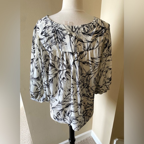Rose & Olive Blouse - Medium - Picture 10 of 15